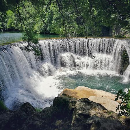 Abreuvoir General アヴェーズ エクステリア 写真